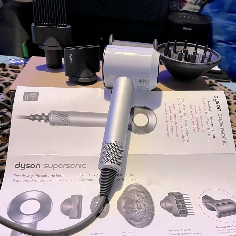 Dyson supersonic blow dryer